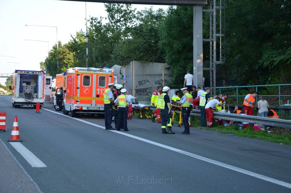 Einsatz BF Koeln Klimaanlage Reisebus defekt A 3 Rich Koeln hoehe Leverkusen P057.JPG